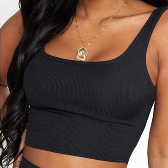 PrettyLittleThing Black Ribbed Crop Top - Picture 4 of 5